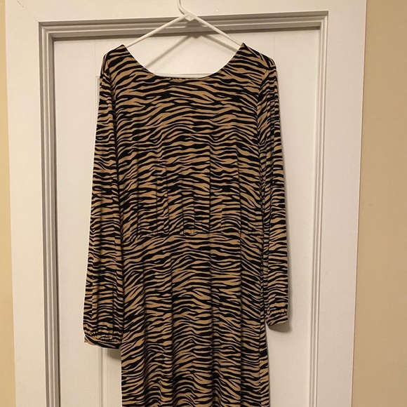 Loft Zebra midi calf-length with keyhole back - Picture 1 of 2